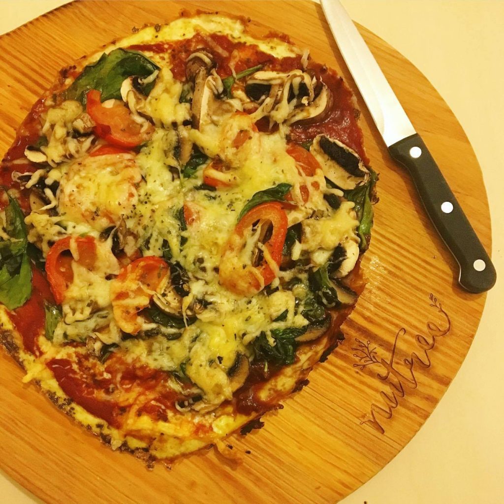 Pizza com base de claras de ovo vegetariana