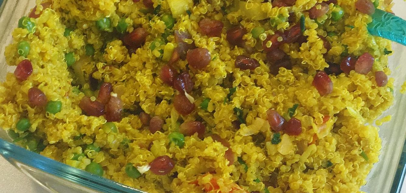 Quinoa salteada com curcuma e vegetais - Vegan